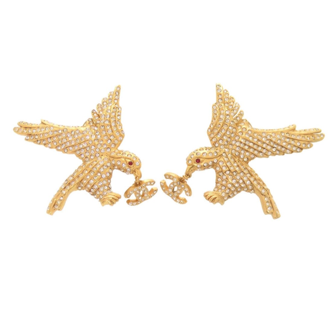 Excellent condition Chanel Coco Mark Eagle Metal Rhinestone Gold Earrings 1804CHANEL: --- Catalog ---Category: SizeSize (HxWxD): 45.00mm x 45.00mm / 1.77'' x 1.77''Category: DesignType: Clip earringsColor: GoldGender: WomenMaterial: Metal, RhinestoneCategory: GeneralBrand: ChanelCountr