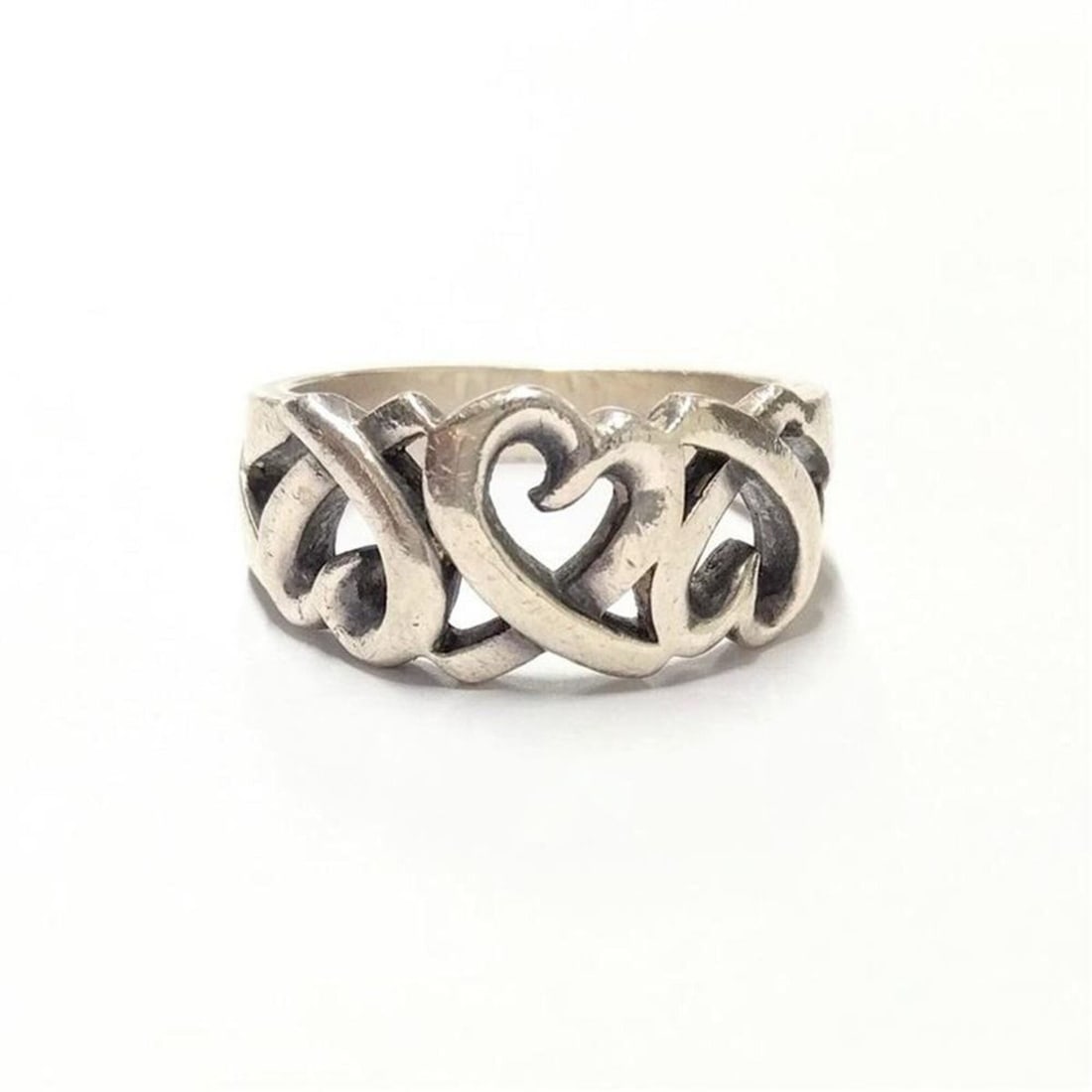 Tiffany & Co. Paloma Picasso Triple Loving Heart Ring, approximately 1 inch, SV925, 4.2g: --- Catalog ---Category: SizeJP Size: 11US Size: 6Category: DesignType: Band ringColor: SilverGender: WomenMaterial: Silver 925Category: GeneralBrand: Tiffany--- Item List ---Section: ConditionRanking