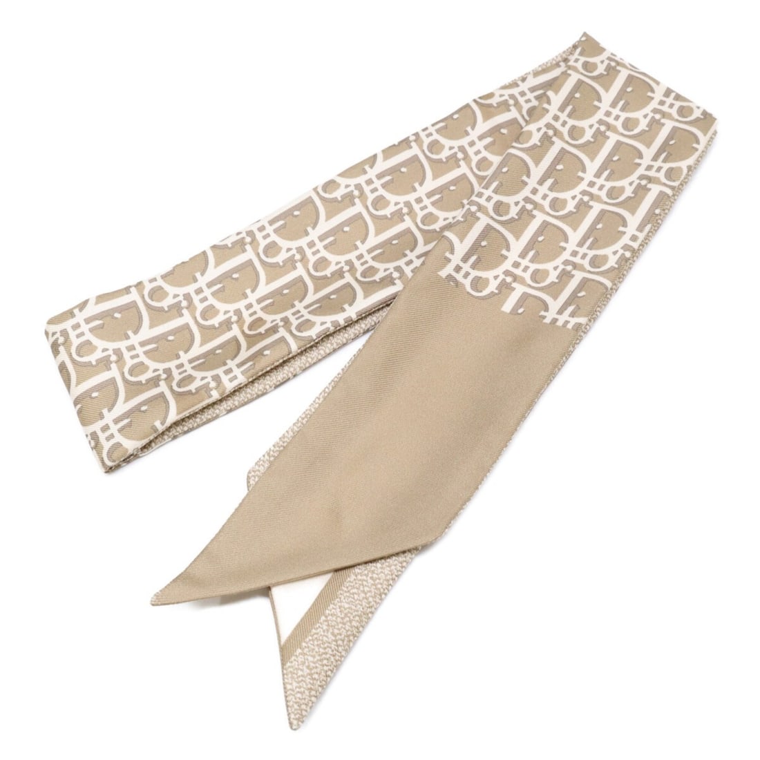 Christian Dior DIOR 15DOB106I600 Mitzah Dior Oblique Silk Scarf Beige Women's: --- Catalog ---Category: SizeSize (LxW): 1.03m x 6cm / 40.55'' x 2.36''Category: DesignType: ScarfColor: BeigeGender: Women,MenMaterial: Silk Category: GeneralMPN: 15DOB106I600Brand: Christian Dior---