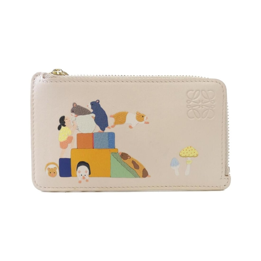 Loewe C643Z40X73 Wallet/Coin Case: --- Catalog ---Category: SizeSize (HxWxD): 7cm x 13cm x 1cm / 2.75'' x 5.11'' x 0.39''Category: DesignType: Coin purse/coin caseColor: PinkGender: WomenMaterial: Leather Category: GeneralBrand: Loewe-