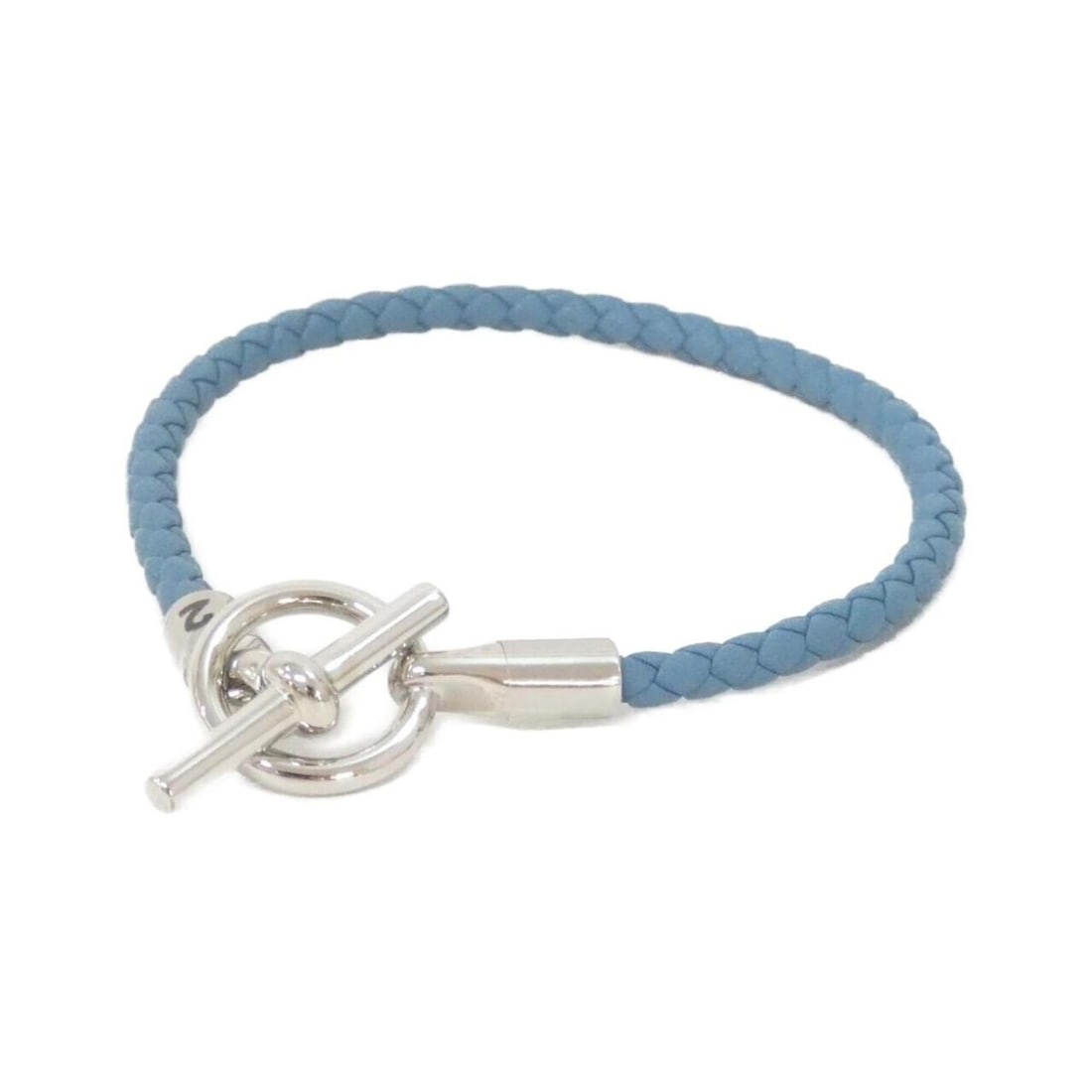 Hermes Glenan 071681FP Bracelet: --- Catalog ---Category: SizeSize: T2Width: 3mm / 0.11''Length: 16.5cm / 6.49''Category: DesignType: Charm braceletColor: Blue jeanGender: WomenMaterial: Swift leatherCategory: GeneralBrand: Hermes---