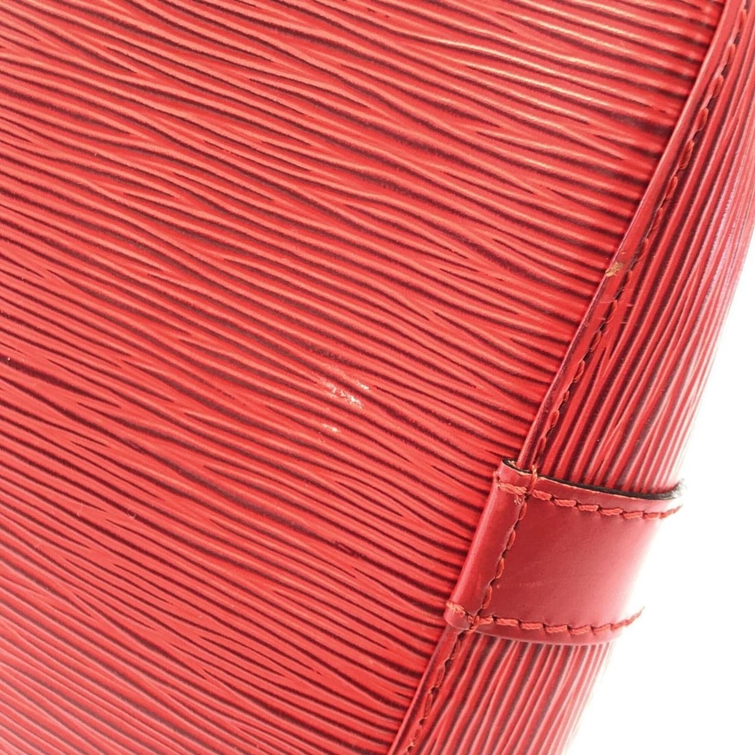 Louis Vuitton Epi Petit Noé M44107 Shoulder Bag: --- Catalog ---Category: SizeSize (HxWxD): 26cm x 25.5cm x 19cm / 10.23'' x 10.03'' x 7.48''Category: DesignType: Shoulder bagColor: Red colorGender: WomenMaterial: Leather Leather/Fur Type: CalfskinC