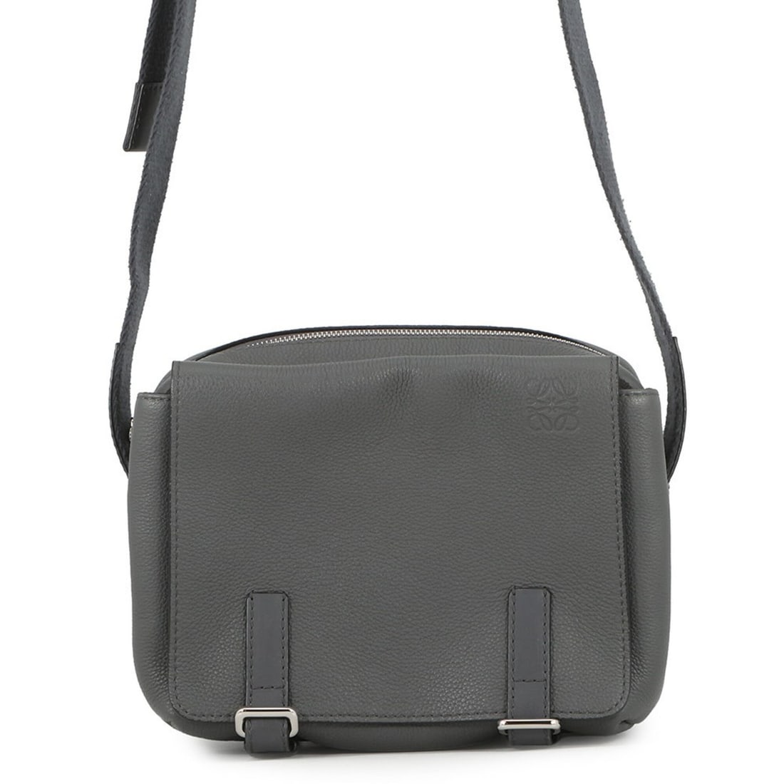 Loewe shoulder bag, military style, XS, leather, 317.12AA72, LOEWE handbag,: --- Catalog ---Category: SizeWeight: 620g / 1.36lb.Size (HxWxD): 21cm x 24cm x 8cm / 8.26'' x 9.44'' x 3.14''Strap Length: 101cm - 132cm / 39.76'' - 51.96''Category: DesignType: Handbag, Shoulder bagC