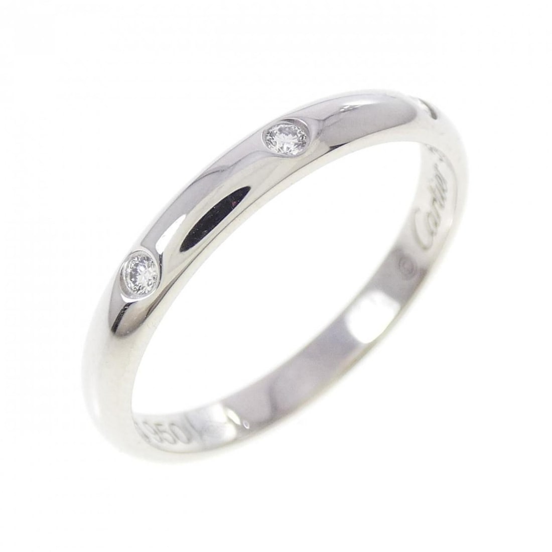 Cartier wedding ring: --- Catalog ---Category: SizeWidth: 2.5mm / 0.1''Weight: 2.8g / 0.09oz.JP Size: 10US Size: 5.5Category: DesignType: Wedding ringStone: DiamondGender: WomenMaterial: Platinum 950Category: GeneralBrand: