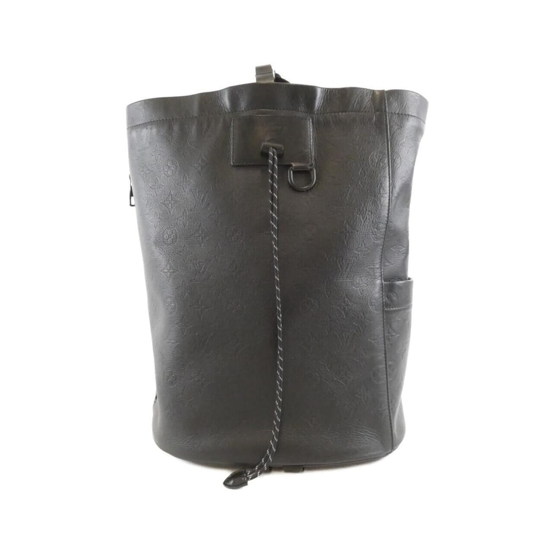 Louis Vuitton Monogram Shadow Chalk Backpack M44614 (Rucksack): --- Catalog ---Category: SizeSize (HxWxD): 41cm x 31cm x 21cm / 16.14'' x 12.2'' x 8.26''Category: DesignType: BackpackColor: BlackGender: MenMaterial: Leather Leather/Fur Type: CalfskinCategory: Gene