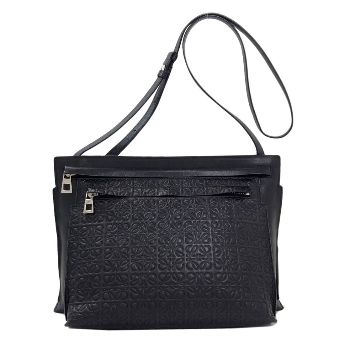 Loewe Anagram Repeat Shoulder Bag, Calfskin, Women's: --- Catalog ---Category: SizeSize (HxWxD): 19.5cm x 29cm x 4cm / 7.67'' x 11.41'' x 1.57''Category: DesignType: Shoulder bagColor: BlackGender: WomenMaterial: Leather Category: GeneralBrand: Loewe--- 