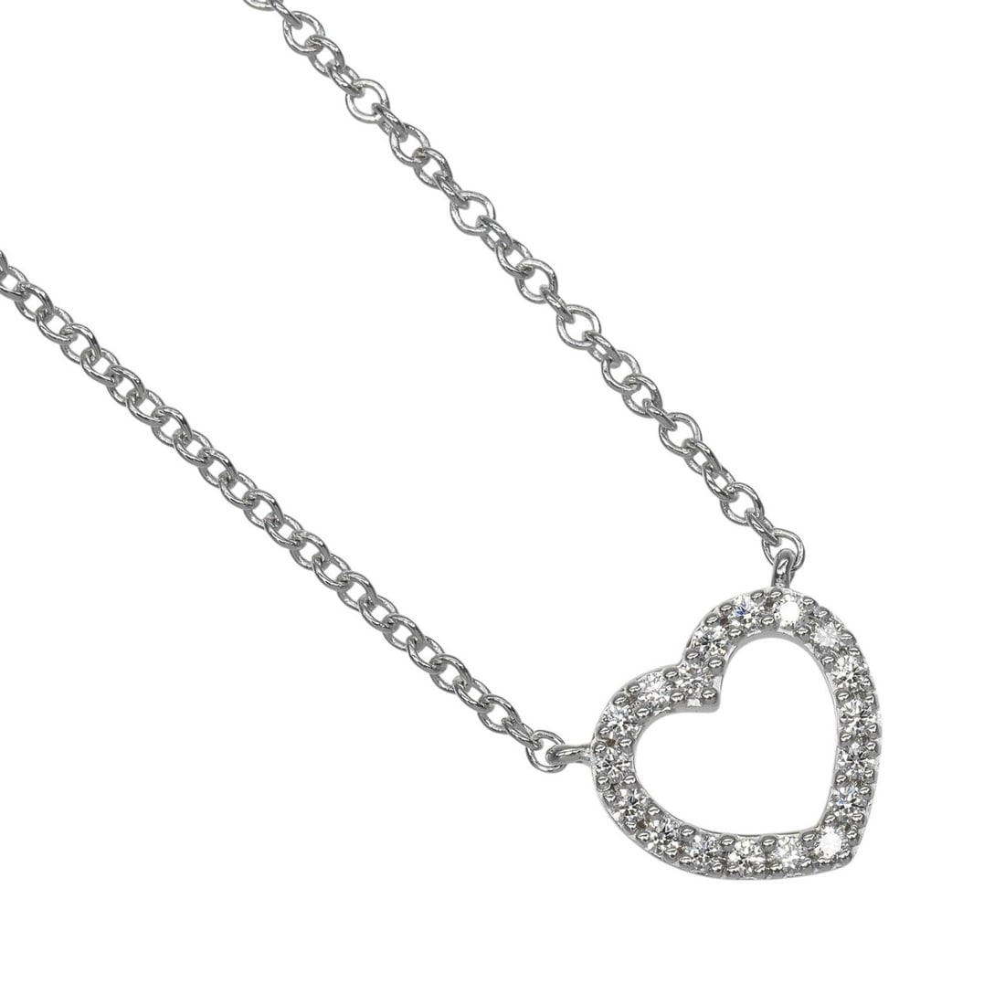 Tiffany & Co. Metro Heart Necklace, 18K White Gold with Diamonds, Approx. 1.84g.: --- Catalog ---Category: SizePendant Size: 7.5mm x 8mm / 0.29'' x 0.31''Neck Circumference: 40 cm / 15.74''Category: DesignGender: WomenMaterial: White gold (18K)Necklace Type: NecklaceCategory: Gener