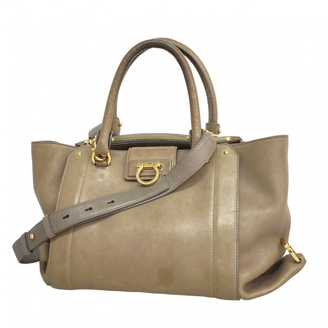 Salvatore Ferragamo Gancini Leather Handbag, Greige, 2-way Bag for Women: --- Catalog ---Category: SizeSize (HxWxD): 20cm x 32cm x 20cm / 7.87'' x 12.59'' x 7.87''Category: DesignType: HandbagColor: GrayishGender: WomenMaterial: Leather Hardware Color: GoldCategory: General