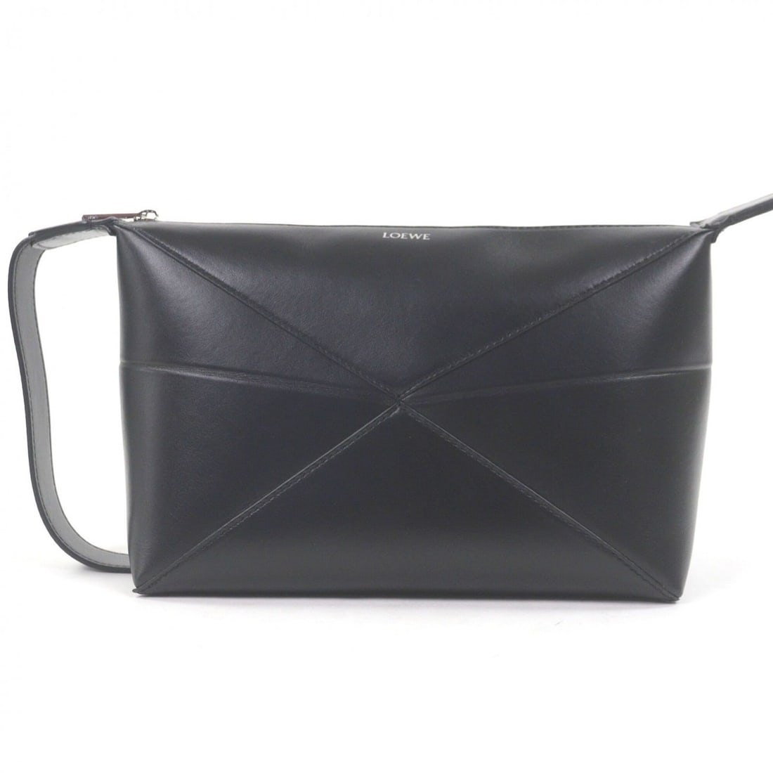 LOEWE C510WBPX01 Puzzle Fold Wash Bag Leather Second Clutch Black Men's with Dust: --- Catalog ---Category: SizeSize (HxWxD): 18cm x 26cm x 12.5cm / 7.08'' x 10.23'' x 4.92''Category: DesignType: Clutch bagColor: BlackGender: MenMaterial: Leather Category: GeneralLine: PuzzleBrand: 
