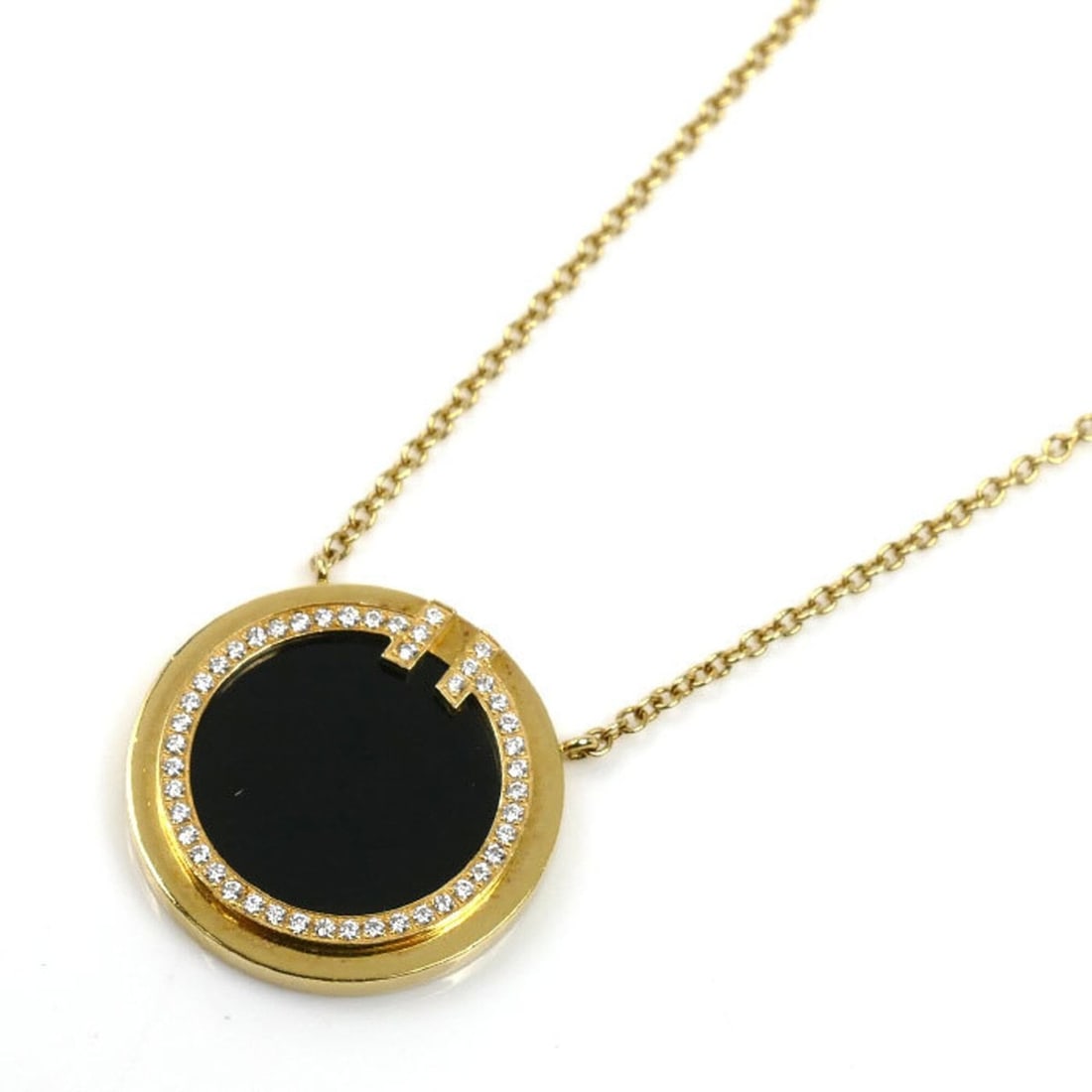 TIFFANY&Co. Tiffany 18K Yellow Gold T Two Circle Necklace with Onyx and Diamonds, 4.5g, 45cm,: --- Catalog ---Category: SizePendant Size: 16mm x 16mm / 0.62'' x 0.62''Neck Circumference: 41 cm - 46 cm / 16.14'' - 18.11''Category: DesignStone: Diamond, OnyxGender: WomenMaterial: Yellow gold (18K