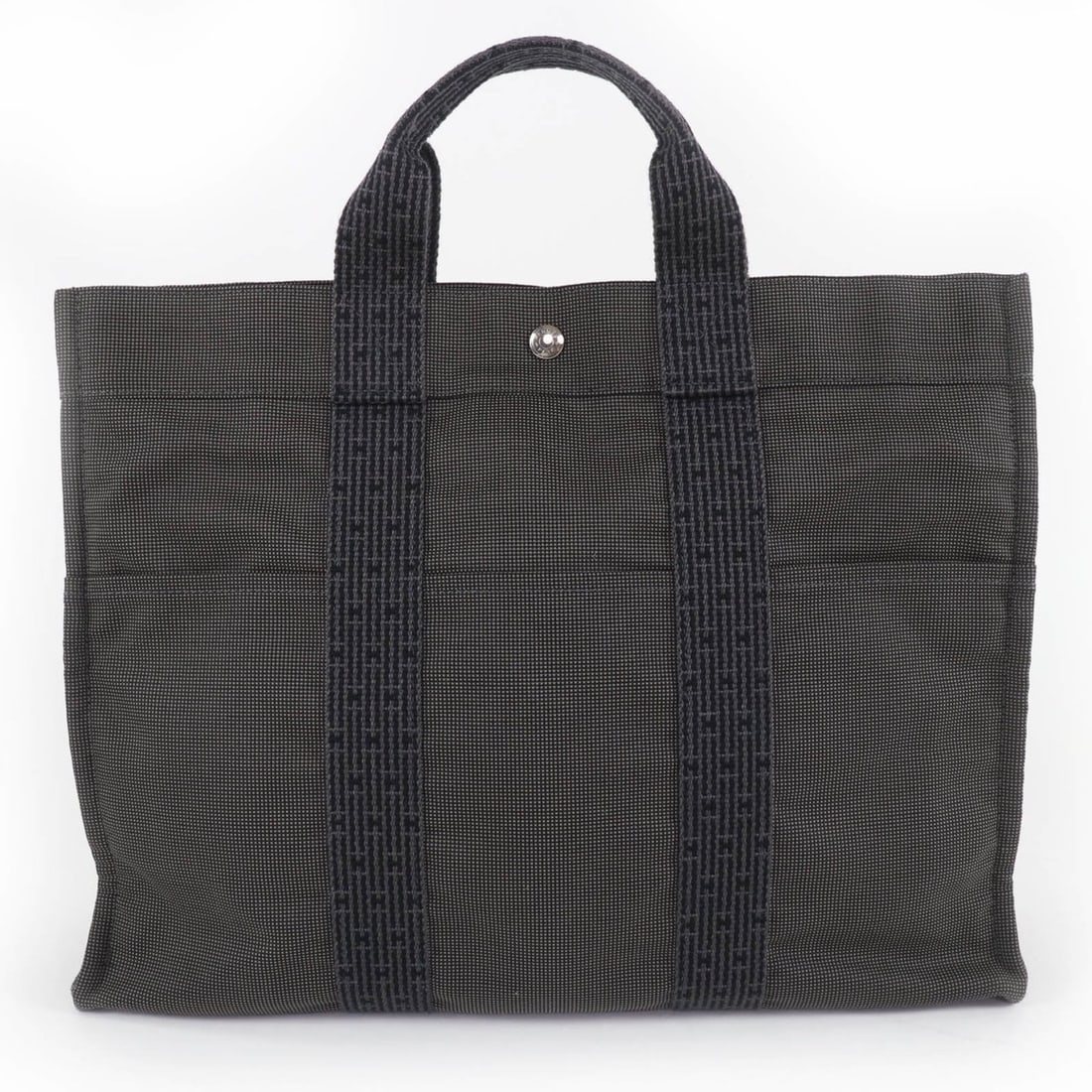 HERMES Herline MM canvas tote bag/handbag with silver hardware and Sellier button, gray, made in: --- Catalog ---Category: SizeSize (HxWxD): 32cm x 42cm x 10.5cm / 12.59'' x 16.53'' x 4.13''Category: DesignType: Handbag, Tote bagColor: GrayGender: WomenMaterial: Polyamide , Polyester Hardware Colo
