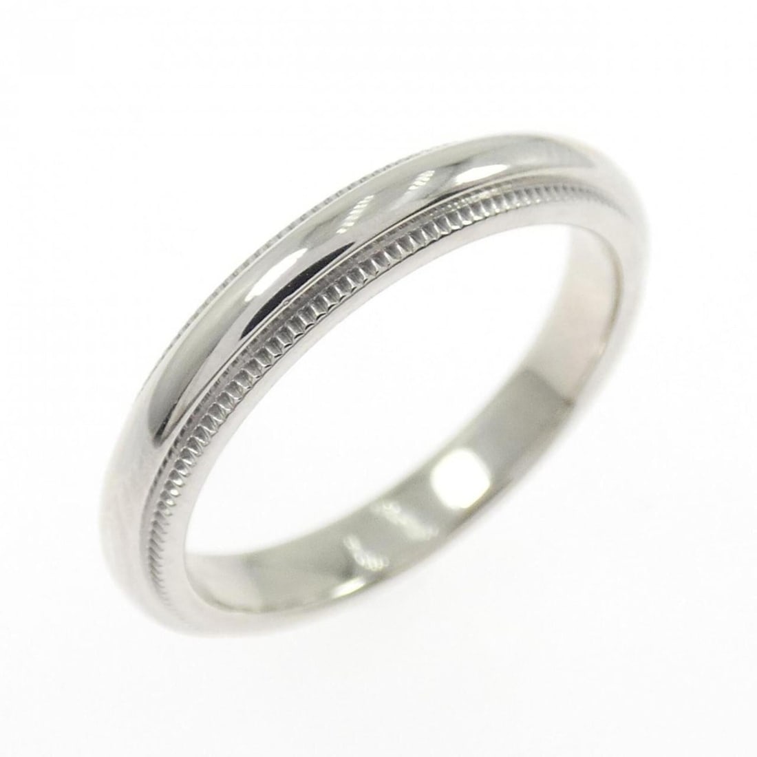 Tiffany & Co. Milgrain Ring: --- Catalog ---Category: SizeJP Size: 10US Size: 5.5Category: DesignType: Band ringGender: WomenMaterial: Platinum 950Category: GeneralBrand: Tiffany--- Item List ---Section: ConditionRanking: Rank SA