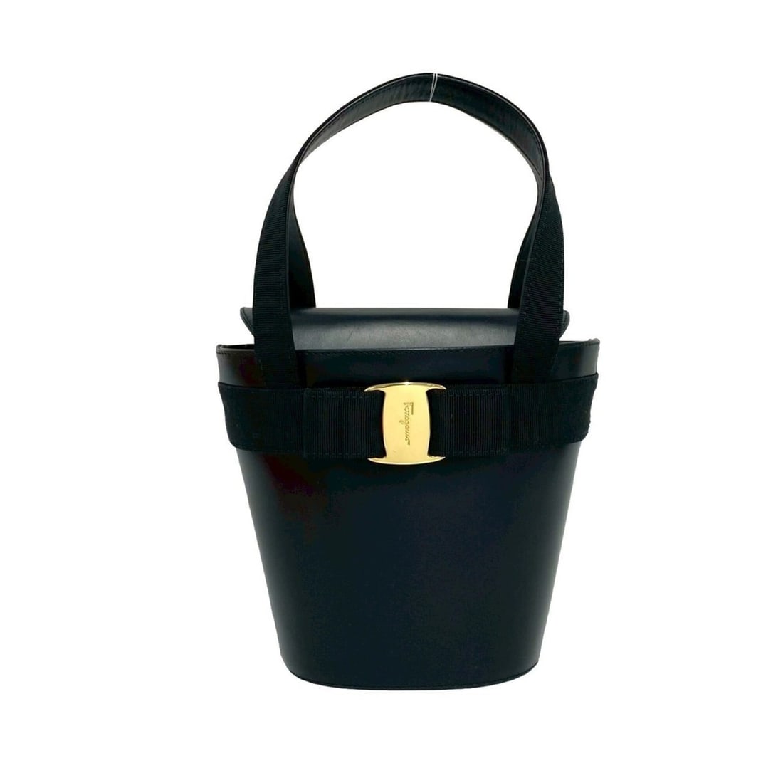 Salvatore Ferragamo Vara Ribbon Leather Handbag, Black, k42-1: --- Catalog ---Category: SizeSize (HxWxD): 13cm x 16.5cm x 8cm / 5.11'' x 6.49'' x 3.14''Category: DesignType: HandbagColor: BlackGender: WomenMaterial: Leather Category: GeneralBrand: Salvatore Ferra