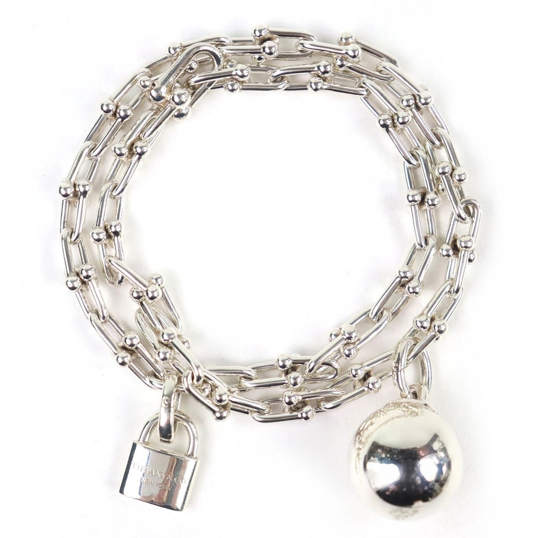 TIFFANY&Co. Tiffany HardWear Small Wrap Bracelet, 925 Sterling Silver, Current Model, Comes with: --- Catalog ---Category: SizeLength: 16cm / 6.29''Weight: 45.7g / 1.61oz.Category: DesignType: Wrap braceletColor: SilverGender: MenMaterial: Silver 925Category: GeneralBrand: TiffanyCountry of Origin