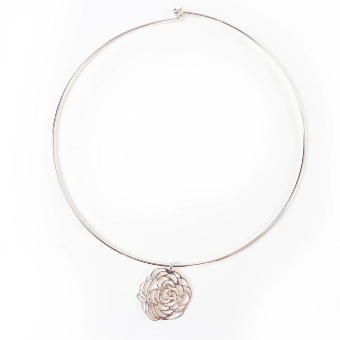 CHANEL 925 Camellia Logo Choker Necklace, Silver, Weight 14.0g, Women's Accessory: --- Catalog ---Category: SizeWeight: 14g / 0.49oz.Pendant Size: 25mm x 25mm / 0.98'' x 0.98''Neck Circumference: 40 cm / 15.74''Category: DesignColor: SilverGender: WomenMaterial: Silver 925Necklace T