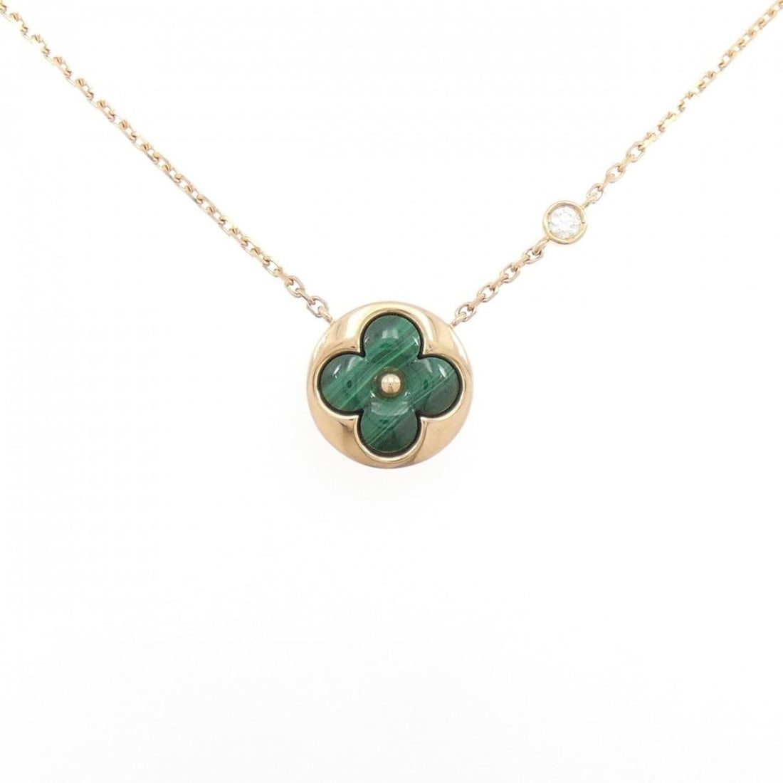 Louis Vuitton Pendant Sun Blossom Necklace: --- Catalog ---Category: SizePendant Size: 11.8mm / 0.46''Neck Circumference: 41 cm / 16.14''Category: DesignGender: WomenMaterial: Pink gold (18K)Necklace Type: NecklaceCategory: GeneralBrand: Louis 