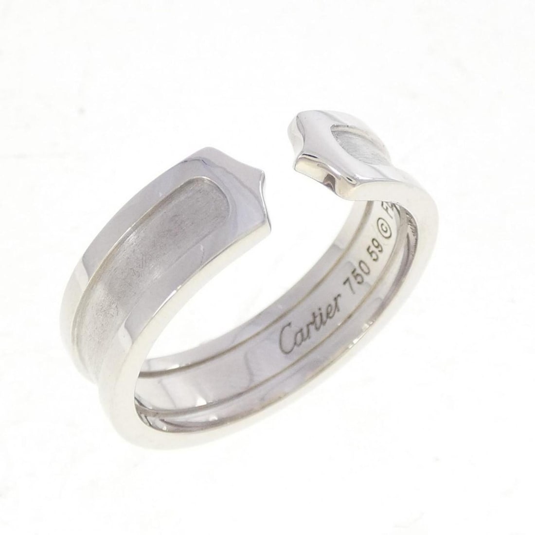 Cartier C2 Small Ring: --- Catalog ---Category: SizeWidth: 6.1mm / 0.24''Weight: 7.7g / 0.27oz.JP Size: 19US Size: 9.5Category: DesignType: Band ringGender: MenMaterial: White gold (18K)Category: GeneralLine: C2Brand: Carti