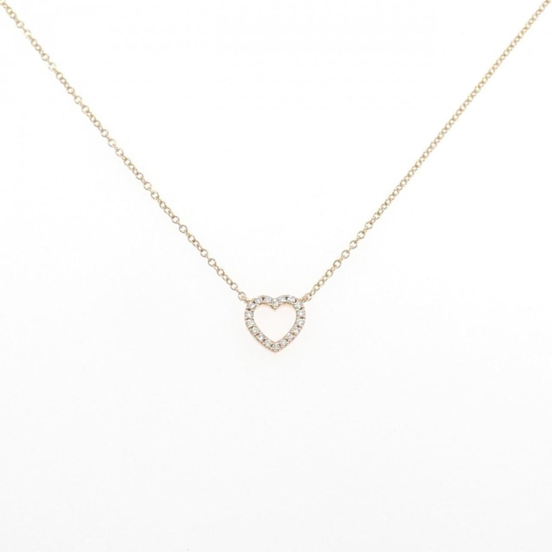 Tiffany Metro Heart Mini Necklace: --- Catalog ---Category: SizeWidth: 1mm / 0.04''Weight: 2g / 0.07oz.Pendant Size: 7.3mm x 7.6mm / 0.28'' x 0.29''Neck Circumference: 41 cm / 16.14''Category: DesignStone: DiamondGender: WomenMaterial: