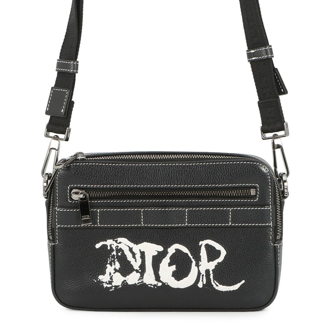 Christian Dior Shoulder Bag Peter Doig Collaboration Safari Handbag 1ESPO206UCE Black for Men: --- Catalog ---Category: SizeSize (HxWxD): 15cm x 21.5cm x 4.5cm / 5.9'' x 8.46'' x 1.77''Category: DesignType: Handbag, Messenger bag, Shoulder bagColor: BlackGender: MenMaterial: Leather Category: G