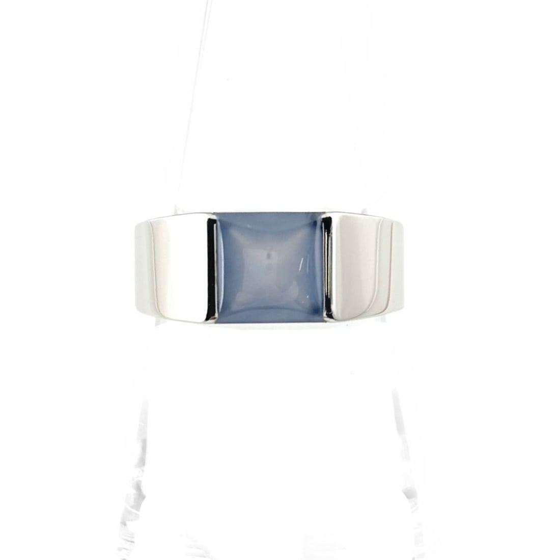 Cartier Tank Ring, Chalcedony 750 enamel, Women's: --- Catalog ---Category: SizeWeight: 14g / 0.49oz.JP Size: 15US Size: 7.5Category: DesignType: Band ringStone: ChalcedonyGender: WomenMetal Purity: 18KCategory: GeneralBrand: Cartier--- Item List ---S