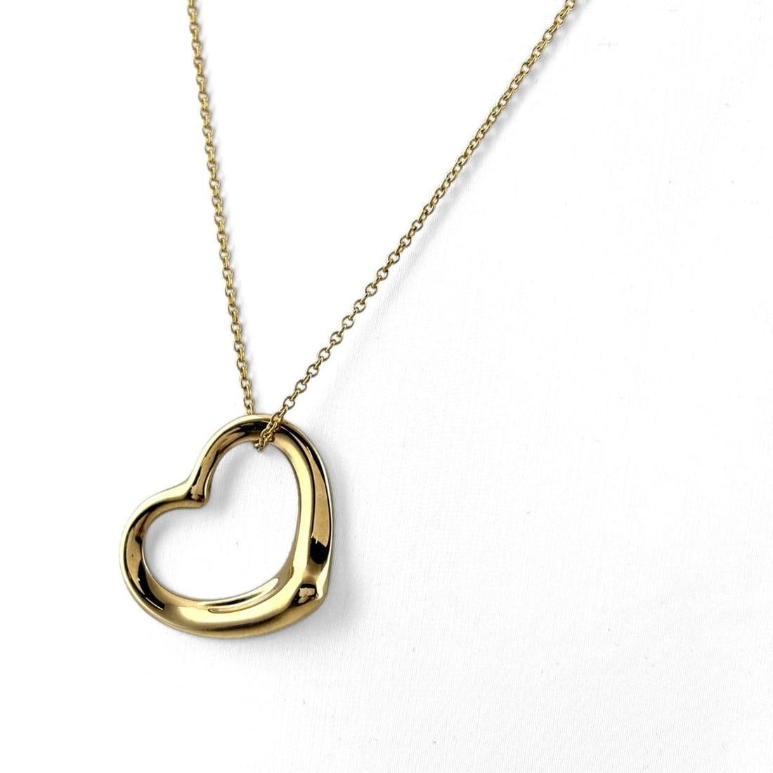 Tiffany & Co. Open Heart Necklace, Yellow Gold (YG) Pendant 750, Women's: --- Catalog ---Category: SizeWidth: 1mm / 0.04''Weight: 5.7g / 0.2oz.Pendant Size: 21.8mm x 18.2mm / 0.85'' x 0.71''Neck Circumference: 45.5 cm / 17.91''Category: DesignGender: WomenMaterial: Yellow g