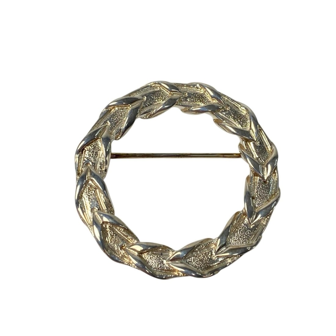 Tiffany & Co. Laurel Wreath Vintage Circle Brooch (925 Sterling Silver) - Women's: --- Catalog ---Category: SizeSize (HxWxD): 3.5cm x 3.5cm / 1.37'' x 1.37''Category: DesignType: BroochColor: SilverGender: WomenMaterial: Silver 925Category: GeneralBrand: Tiffany--- Item List ---Sect