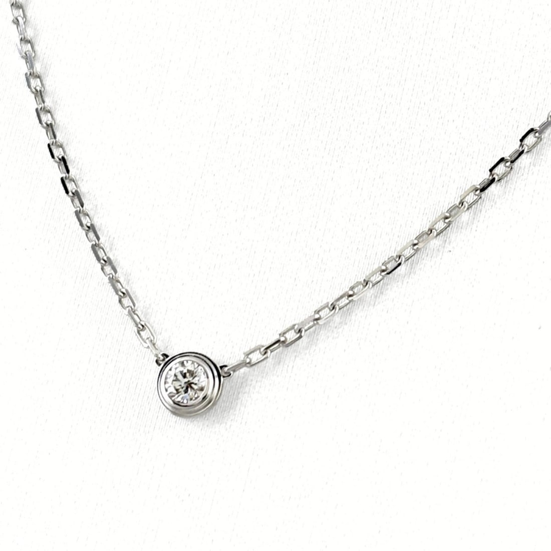 Cartier d'Amour SM Necklace Pendant 750 Diamond Women's: --- Catalog ---Category: SizeWidth: 1.1mm / 0.04''Weight: 2.9g / 0.1oz.Pendant Size: 4.4mm x 5.2mm / 0.17'' x 0.2''Neck Circumference: 42 cm / 16.53''Category: DesignStone: DiamondGender: WomenMetal P