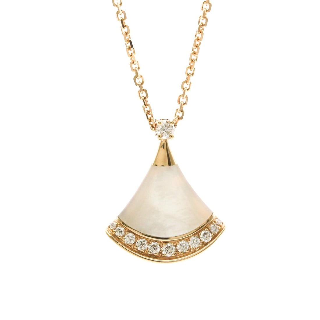 Bvlgari Diva Dream Necklace MOP Diamond 358365 Pink Gold (18K) Diamond,Mother Of Pearl Men,Women: --- Catalog ---Category: SizeWeight: 5.8g / 0.2oz.Pendant Size: 16.5mm x 13.5mm / 0.64'' x 0.53''Neck Circumference: 41 cm - 43 cm / 16.14'' - 16.92''Category: DesignColor: Pink goldMetal: GoldStone: 