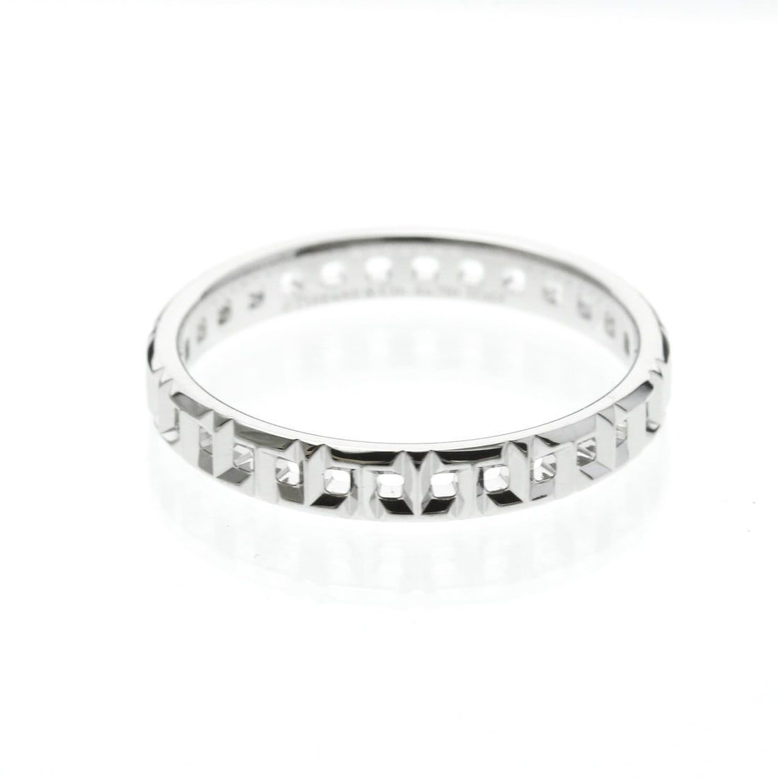 Tiffany T True Narrow Ring White Gold (18K) Fashion No Stone Band Ring Silver: --- Catalog ---Category: SizeWidth: 3.5mm / 0.14''Weight: 4g / 0.14oz.JP Size: 21.5US Size: 10Category: DesignType: Band ringColor: SilverMetal: White GoldStone: No StoneStyle: FashionGender: Men,Wome