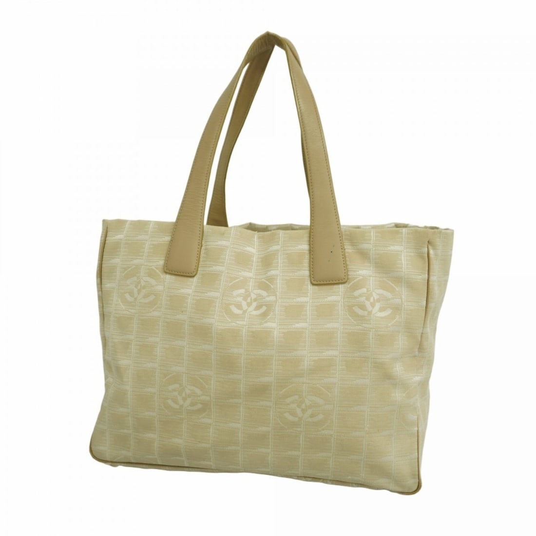 Chanel New Travel Nylon Tote Bag, Beige, Women's, P2744920: --- Catalog ---Category: SizeSize (HxWxD): 26.5cm x 34cm x 14.5cm / 10.43'' x 13.38'' x 5.7''Category: DesignType: Tote bagColor: BeigeGender: WomenMaterial: Nylon Hardware Color: SilverCategory: Gene