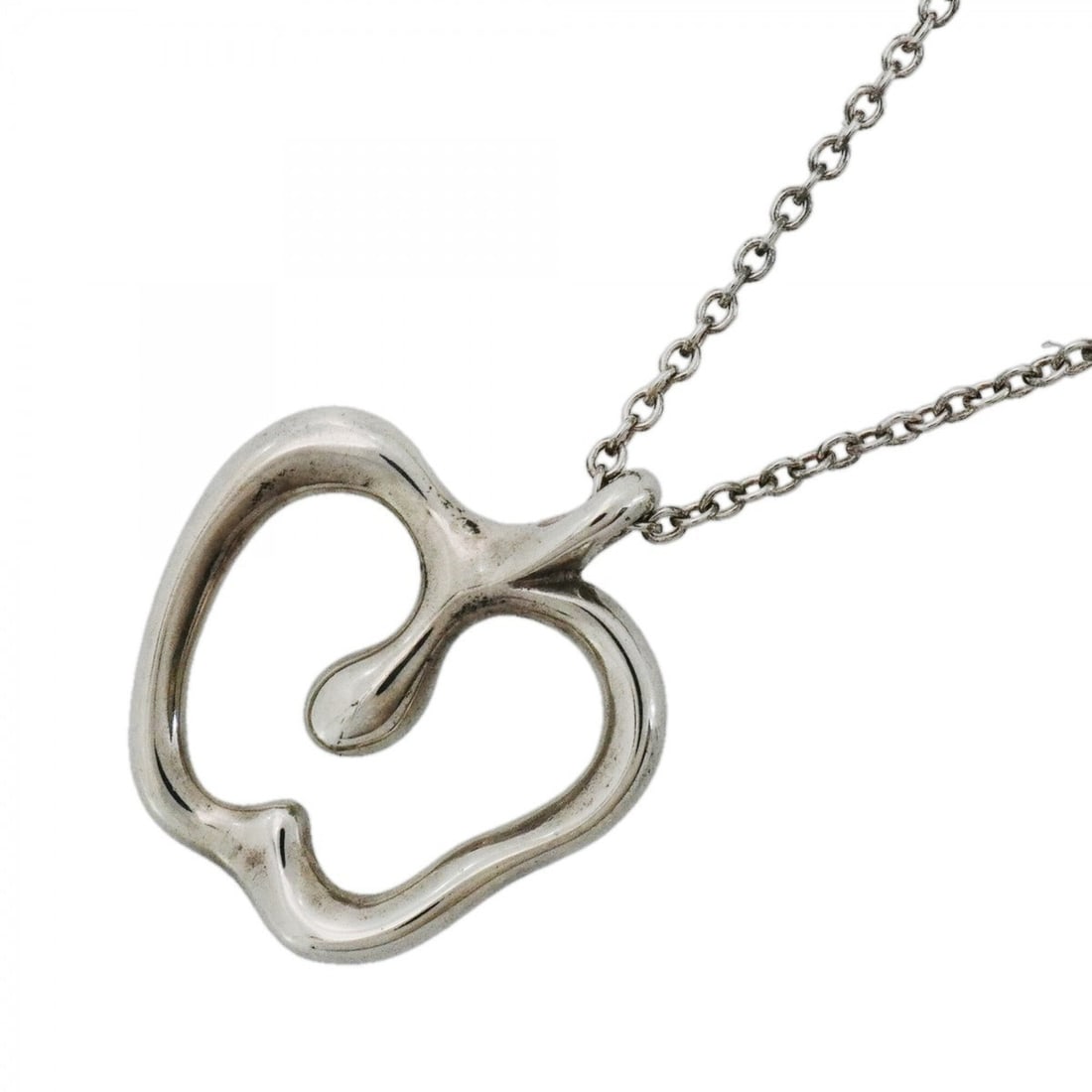 Tiffany & Co. Apple Necklace, Sterling Silver 925, Women's: --- Catalog ---Category: SizePendant Size: 17.7mm x 16.1mm / 0.69'' x 0.63''Neck Circumference: 40.5 cm / 15.94''Category: DesignGender: WomenMaterial: Silver 925Necklace Type: NecklaceCategory: Gener