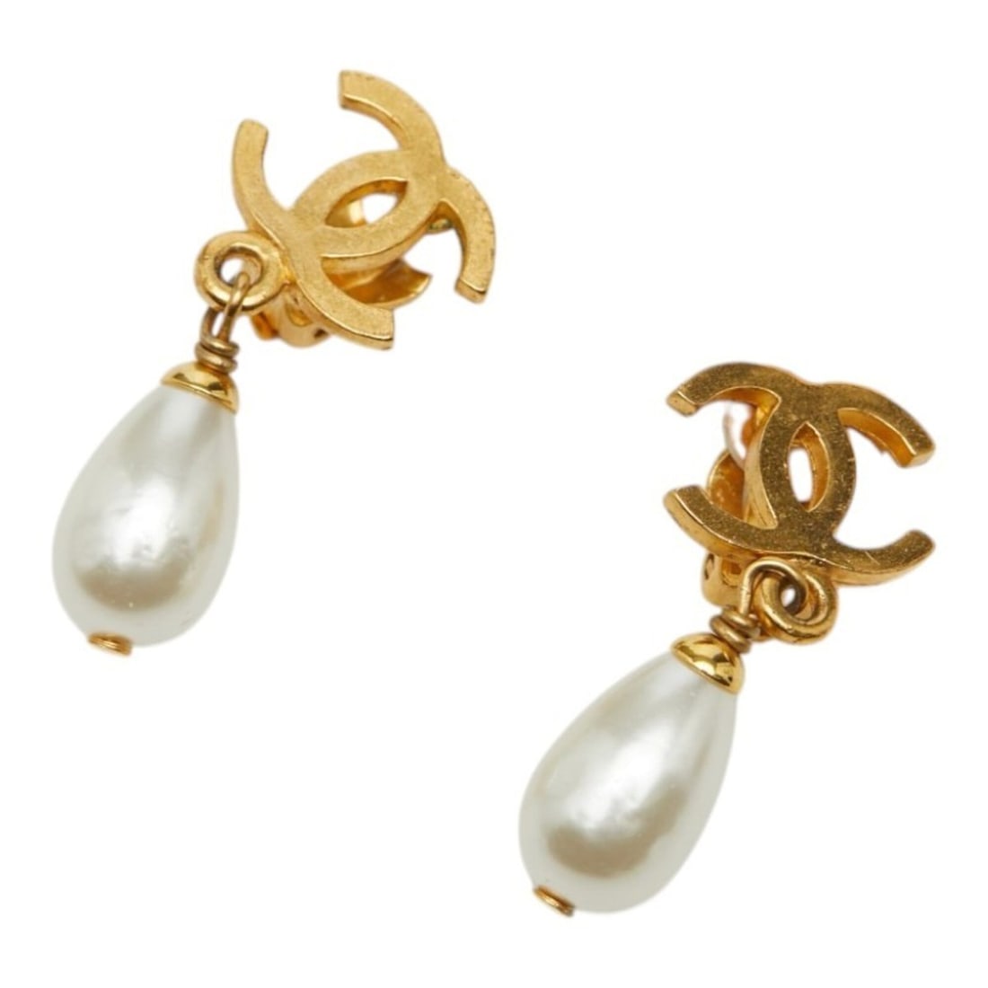 Chanel Coco Mark Faux Pearl Swing Earrings, Metal Women's CHANEL: --- Catalog ---Category: SizeSize (HxWxD): 35.00mm x 15.00mm / 1.38'' x 0.59''Category: DesignType: Clip earringsGender: WomenMaterial: MetalCategory: GeneralBrand: Chanel--- Item List ---Section: Con