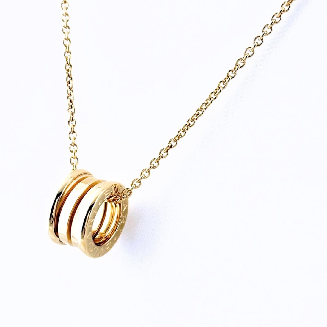 Bvlgari Bulgari B.zero1 Necklace, Yellow Gold (YG) Pendant 750, Women's: --- Catalog ---Category: SizePendant Size: 14.6mm x 8.4mm / 0.57'' x 0.33''Neck Circumference: 40 cm / 15.74''Category: DesignColor: Yellow goldGender: WomenMaterial: Yellow gold (18K)Necklace Type: N