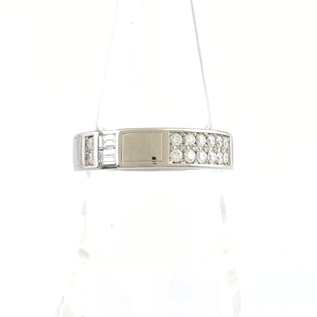 Harry Winston Traffic Accent Band Ring, Large, Platinum, Ring with Small Diamonds, Pt950, Men's: --- Catalog ---Category: SizeJP Size: 18US Size: 9Category: DesignType: Band ringStone: DiamondGender: MenMaterial: Platinum 950Category: GeneralBrand: Harry Winston--- Item List ---Section: Condition