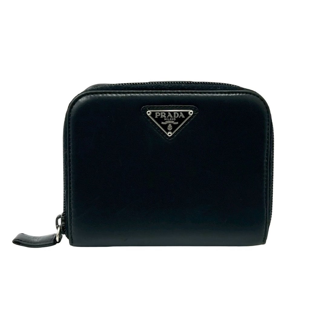 PRADA Triangle Logo Leather Bi-fold Wallet Mini Coin Purse Business Card Holder Black 15283: --- Catalog ---Category: SizeSize (HxWxD): 10.5cm x 13cm x 2.5cm / 4.13'' x 5.11'' x 0.98''Category: DesignType: Wallet (bi-fold)Color: BlackGender: WomenMaterial: Leather Category: GeneralBrand: Prad