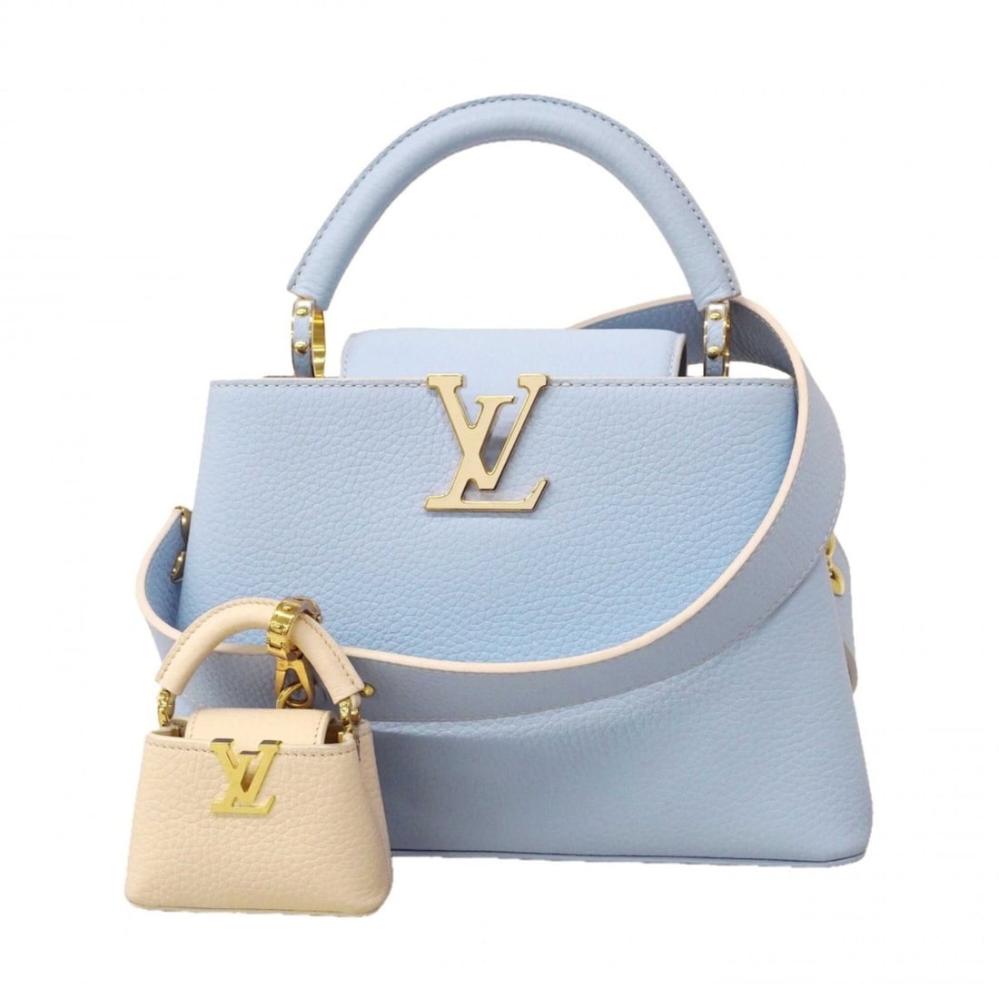 Louis Vuitton handbag, Taurillon leather, Capucines BB, M24575, Candy Blue, 2-way bag for women.: --- Catalog ---Category: SizeSize (HxWxD): 17.5cm x 26.5cm x 9cm / 6.88'' x 10.43'' x 3.54''Category: DesignType: HandbagColor: BlueGender: WomenCategory: GeneralMPN: M24575Brand: Louis Vuitton--- Ite