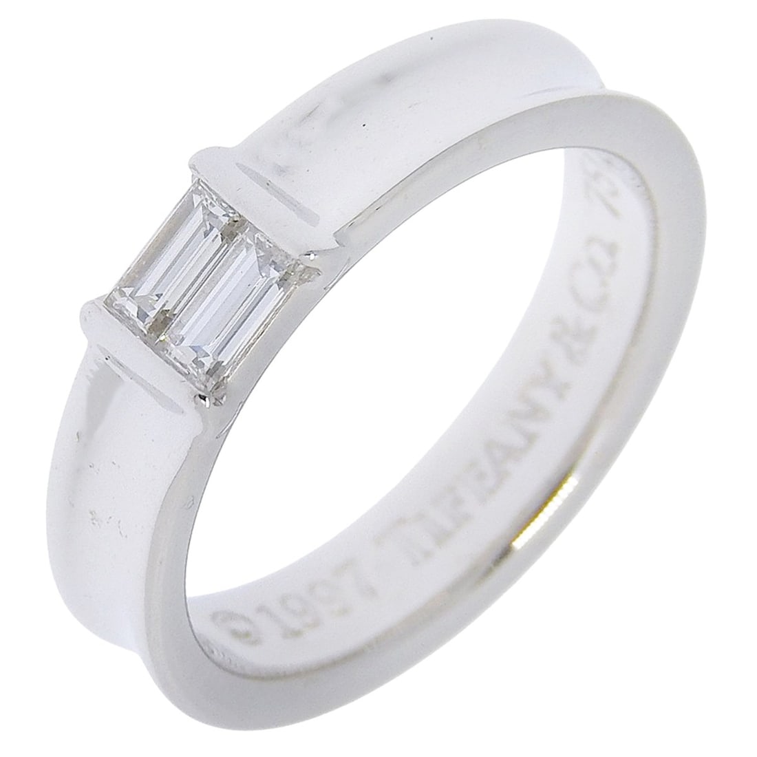 Tiffany & Co. Stacking Ring, Size 10, 1997, 18K White Gold with Diamonds, Approx. 5.0g, Women's.: --- Catalog ---Category: SizeJP Size: 10US Size: 5.5Category: DesignType: Band ringGender: WomenMaterial: White gold (18K)Category: GeneralBrand: Tiffany--- Item List ---Section: ConditionRanking: Ran