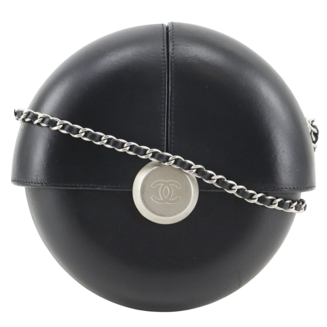 Chanel Chain Shoulder Bag, Evening in the Air, Leather, Black, Magnetic Closure, Women's.: --- Catalog ---Category: SizeSize (HxWxD): 18cm x 19cm x 7cm / 7.08'' x 7.48'' x 2.75''Category: DesignType: Shoulder bagColor: BlackGender: WomenMaterial: Leather Category: GeneralBrand: Chanel--- It