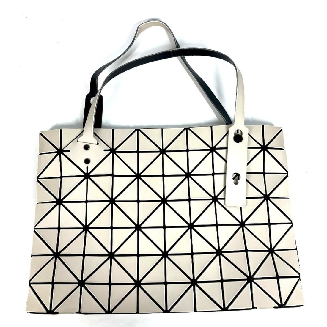 ISSEY MIYAKE BAOBAO Horizontal Tote Bag, Shoulder Leather, Men's & Women's, Beige: --- Catalog ---Category: SizeSize (HxWxD): 27.5cm x 39.5cm / 10.82'' x 15.55''Category: DesignType: Shoulder bag, Tote bagColor: Beige, BlackGender: Men,WomenMaterial: Leather , PVC Category: GeneralB