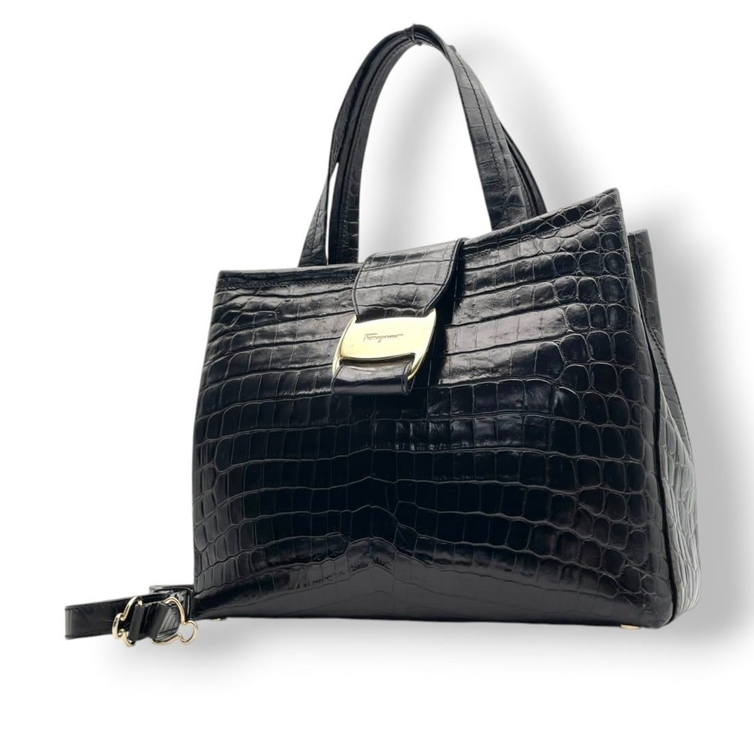 Salvatore Ferragamo Vara Ribbon Handbag Shoulder Bag Leather Black Gold Hardware Women's S18: --- Catalog ---Category: SizeSize (HxWxD): 20cm x 25cm x 11cm / 7.87'' x 9.84'' x 4.33''Category: DesignType: Handbag, Shoulder bagColor: BlackStyle: CasualGender: WomenMaterial: Leather Category: Gen