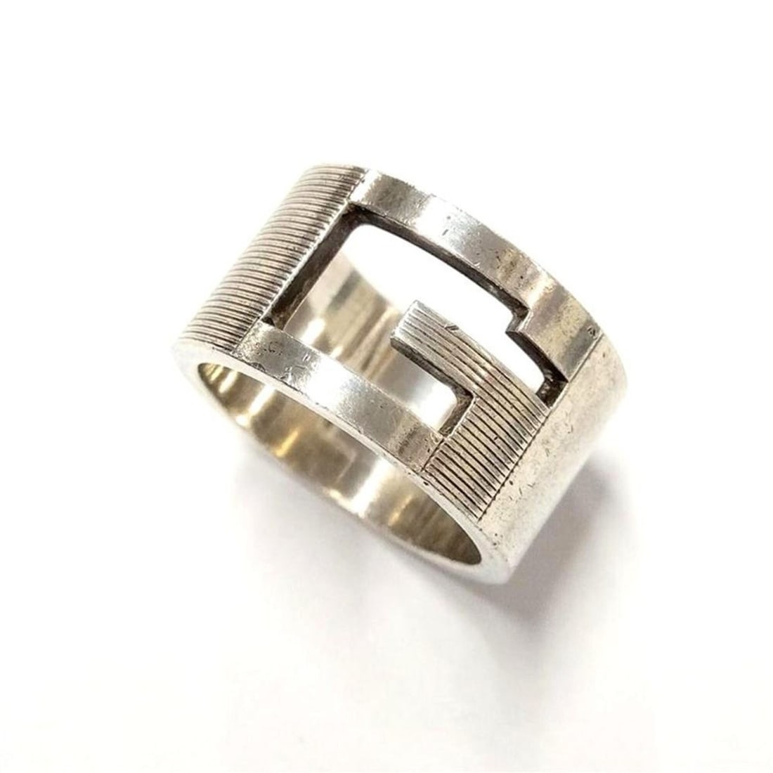 Gucci Branded G Cutout Wide Ring, Size #16, SV925, 12.2g, Silver, Women's.: --- Catalog ---Category: SizeWidth: 11mm / 0.43''Weight: 12.2g / 0.43oz.JP Size: 16US Size: 8Category: DesignType: Band ringColor: SilverGender: WomenMaterial: Silver 925Category: GeneralBrand: GucciC