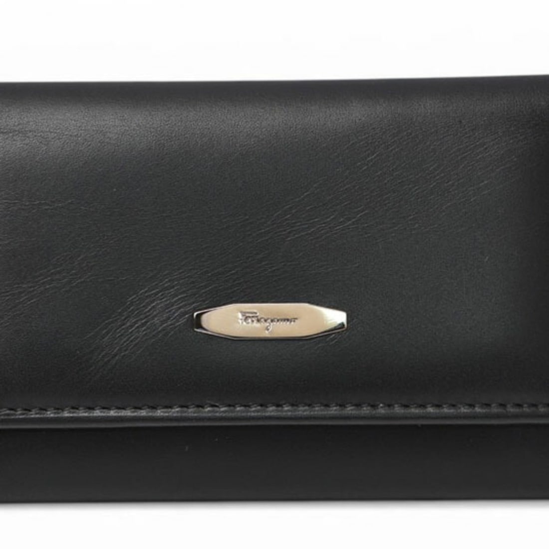 Unused Salvatore Ferragamo Key Case Holder, Leather, Black, 22.8150: --- Catalog ---Category: DesignType: KeycaseColor: BlackGender: Unisex,Women,MenClosure: Snap fastenerMaterial: Leather Category: GeneralBrand: Salvatore FerragamoCountry of Origin: ItalyCategory: Phy