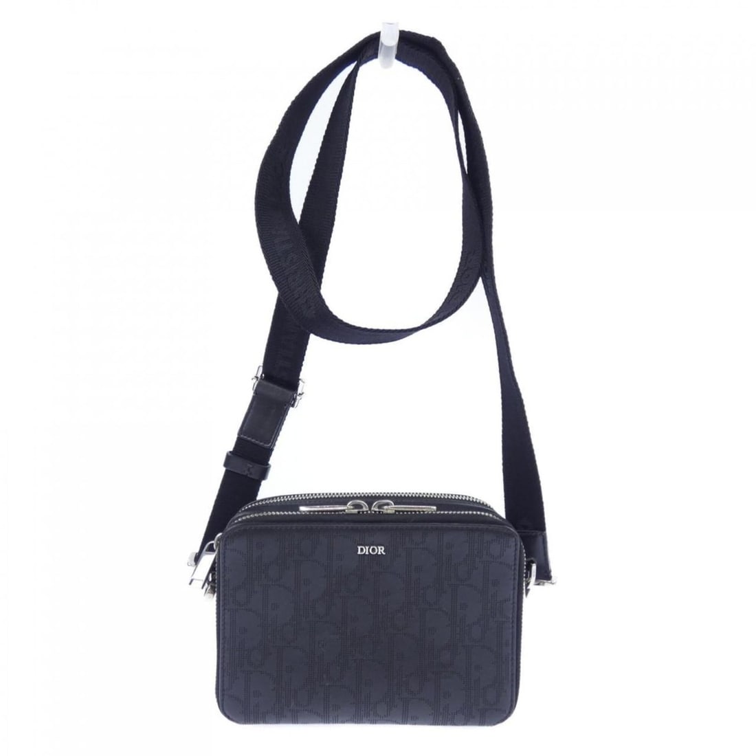 Christian Dior Dior Oblique Galaxy 2ESBC119VPD Handbag: --- Catalog ---Category: SizeSize (HxWxD): 12.5cm x 18cm x 5cm / 4.92'' x 7.08'' x 1.96''Category: DesignType: HandbagColor: BlackGender: WomenCategory: GeneralMPN: 2ESBC119VPDBrand: Christian Dior---
