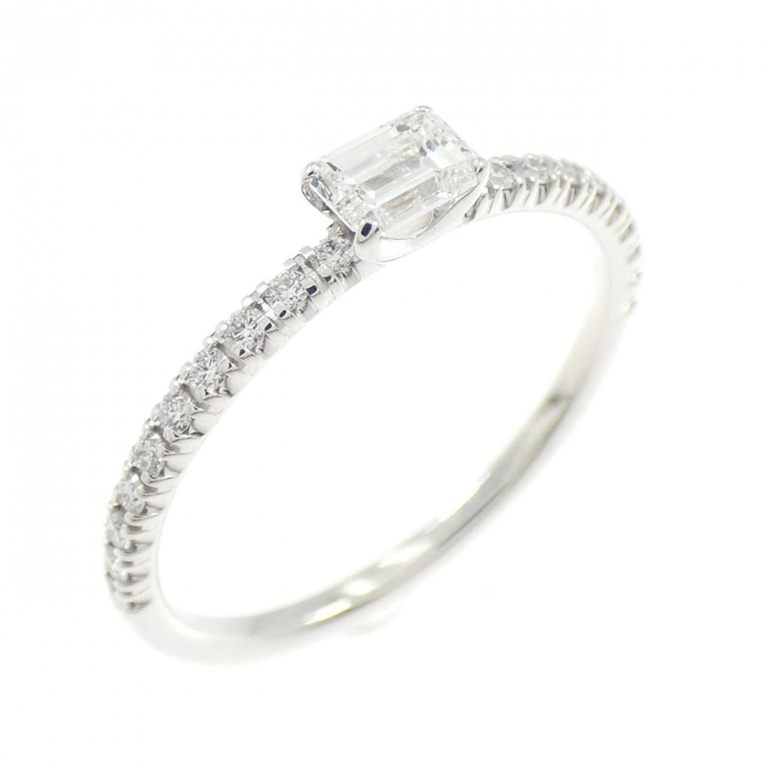 Cartier Etincelle Ring: --- Catalog ---Category: SizeJP Size: 10US Size: 5.5Category: DesignType: Band ringColor: White goldGender: WomenMaterial: White gold (18K)Category: GeneralMPN: B4225700Brand: Cartier--- Item List ---