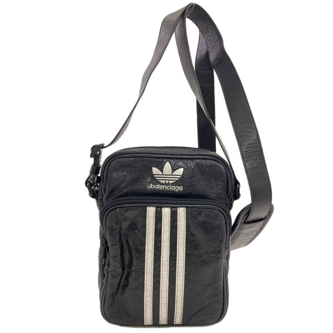Balenciaga 721850 Small Crossbody Adidas Collaboration Shoulder Bag Calfskin Women's BALENCIAGA: --- Catalog ---Category: SizeSize (HxWxD): 22cm x 17cm x 5.5cm / 8.66'' x 6.69'' x 2.16''Category: DesignType: Shoulder bagColor: BlackGender: WomenCategory: GeneralMPN: 721850Brand: Balenciaga--- Ite