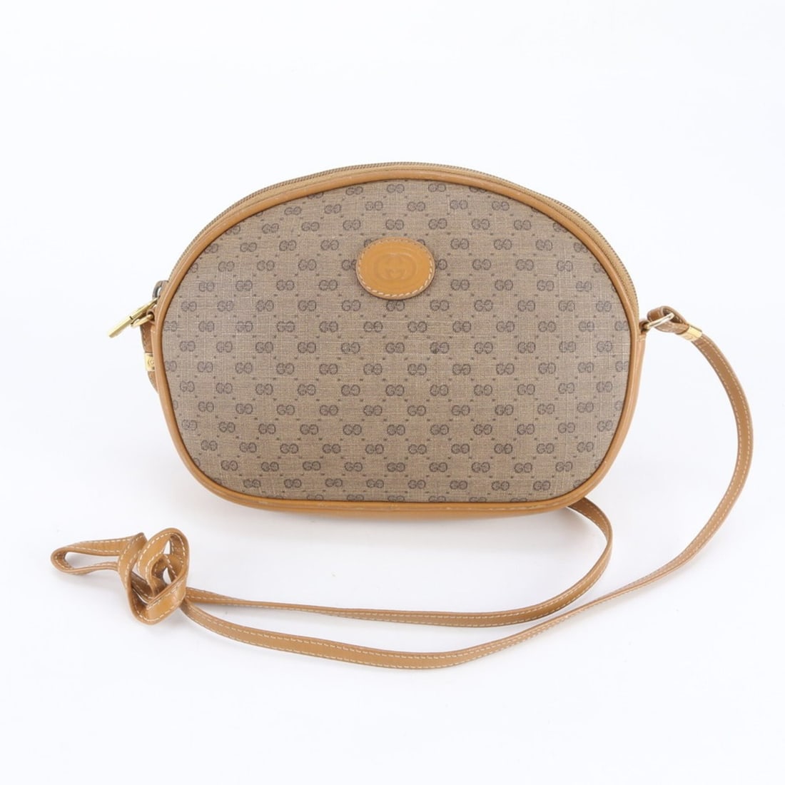 Vintage Old Gucci Micro GG 007 084 0094 Leather Shoulder Bag Crossbody for Women: --- Catalog ---Category: SizeSize (HxWxD): 16cm x 22cm x 5cm / 6.29'' x 8.66'' x 1.96''Category: DesignType: Shoulder bagColor: BrownGender: WomenMaterial: Leather , Coated canvas Category: GeneralMPN