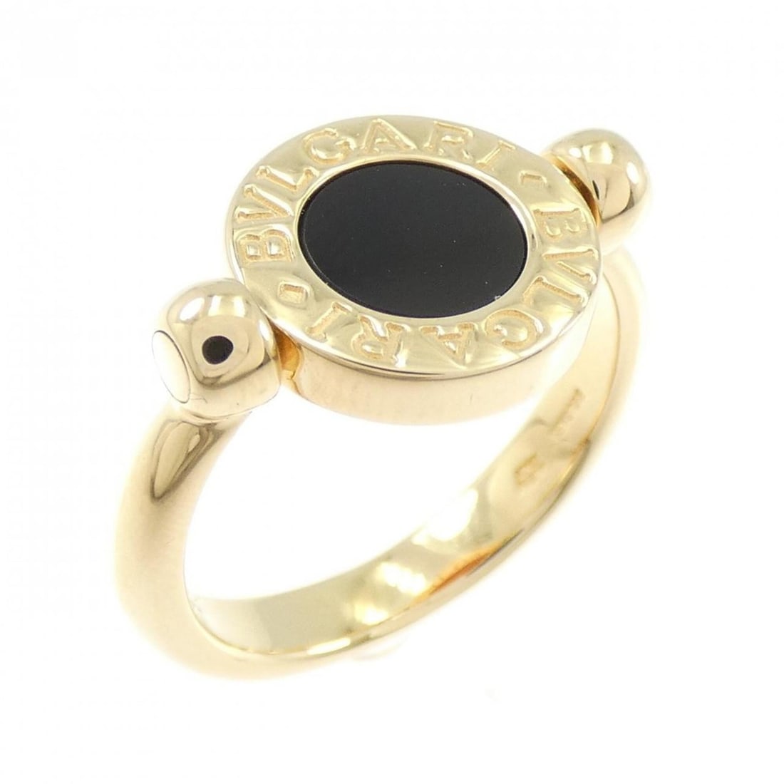 Bvlgari Ring: --- Catalog ---Category: SizeWeight: 6g / 0.21oz.JP Size: 9US Size: 5Category: DesignType: Band ringColor: YellowMetal: GoldStone: OnyxGender: WomenMetal Purity: 18KCategory: GeneralLine: Bvlgari Bvlg