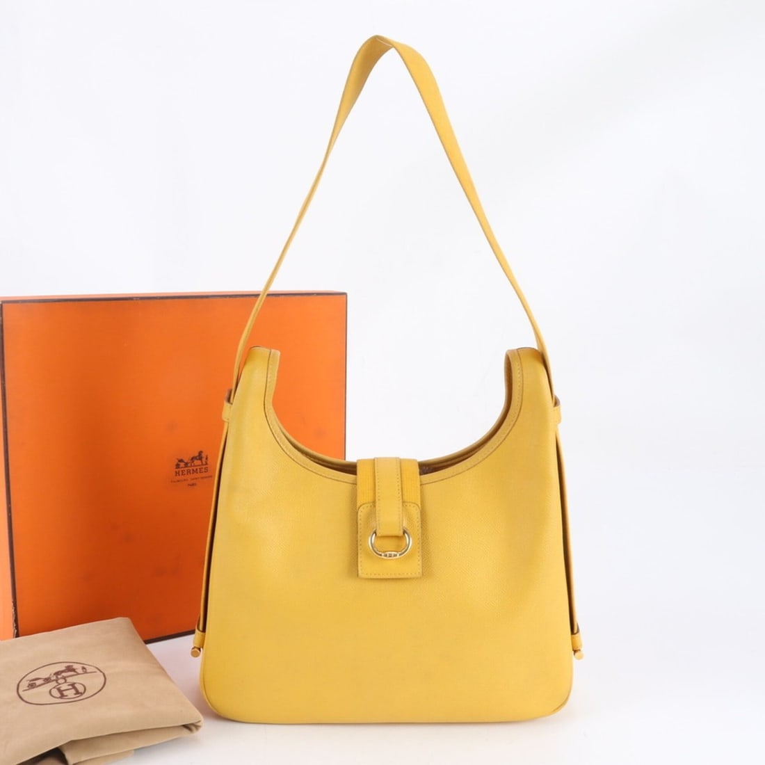 Hermes ?B stamp Saco Leather Shoulder Bag, One-Shoulder Tote Handbag, Gold Hardware, Women's: --- Catalog ---Category: SizeSize (HxWxD): 30cm x 30cm x 8cm / 11.81'' x 11.81'' x 3.14''Category: DesignType: Handbag, Shoulder bag, Tote bagColor: YellowGender: WomenMaterial: Leather Category: Gene