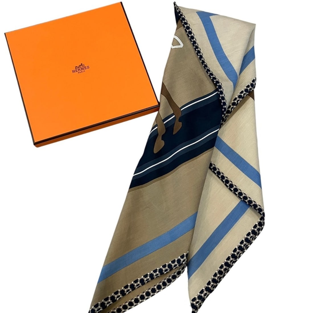 HERMES CARRE 65 TW DOUCER Surfing Fun Scarf Muffler Greige Women's: --- Catalog ---Category: SizeSize (LxW): 63.5cm x 64cm / 25'' x 25.19''Category: DesignType: ScarfGender: WomenCategory: GeneralBrand: Hermes--- Item List ---Section: ConditionRanking: Rank S Used - M