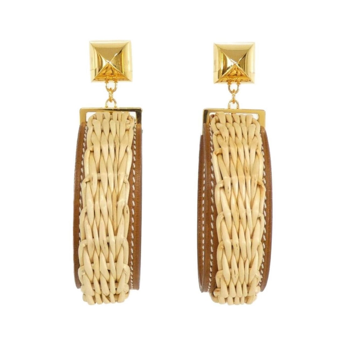 Hermes Medor Picnic GM 070951F Earrings: --- Catalog ---Category: SizeSize (HxWxD): 85.00mm x 20.00mm / 3.35'' x 0.79''Category: DesignType: Drop earringsColor: FauveGender: WomenMaterial: Barenia leatherCategory: GeneralLine: MedorBrand: He